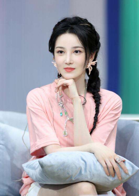 任嘉伦吃瓜娱乐节目,揭秘明星幕后趣事